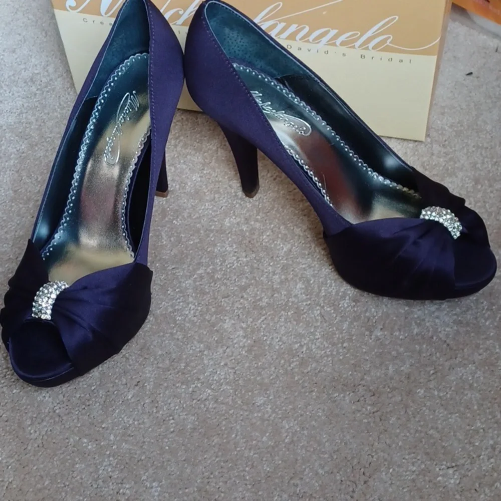 WS23- Women 4" Satin Purple Heels - sz 9.5 & sz 10 - Picture 3 of 8